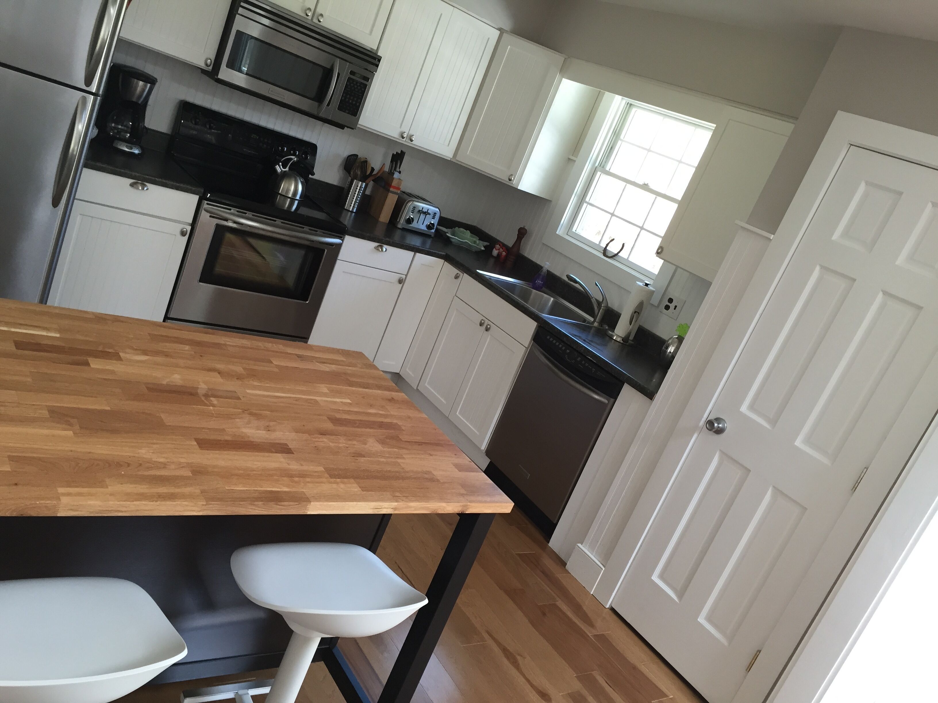 NEWLY RENOVATED WITH POOL, HOT TUB, AND FIREPLACE!   