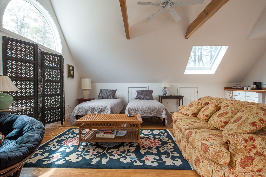 Bright and Modern Wellfleet Studio Apartment Close to Ponds, Trails, and Town