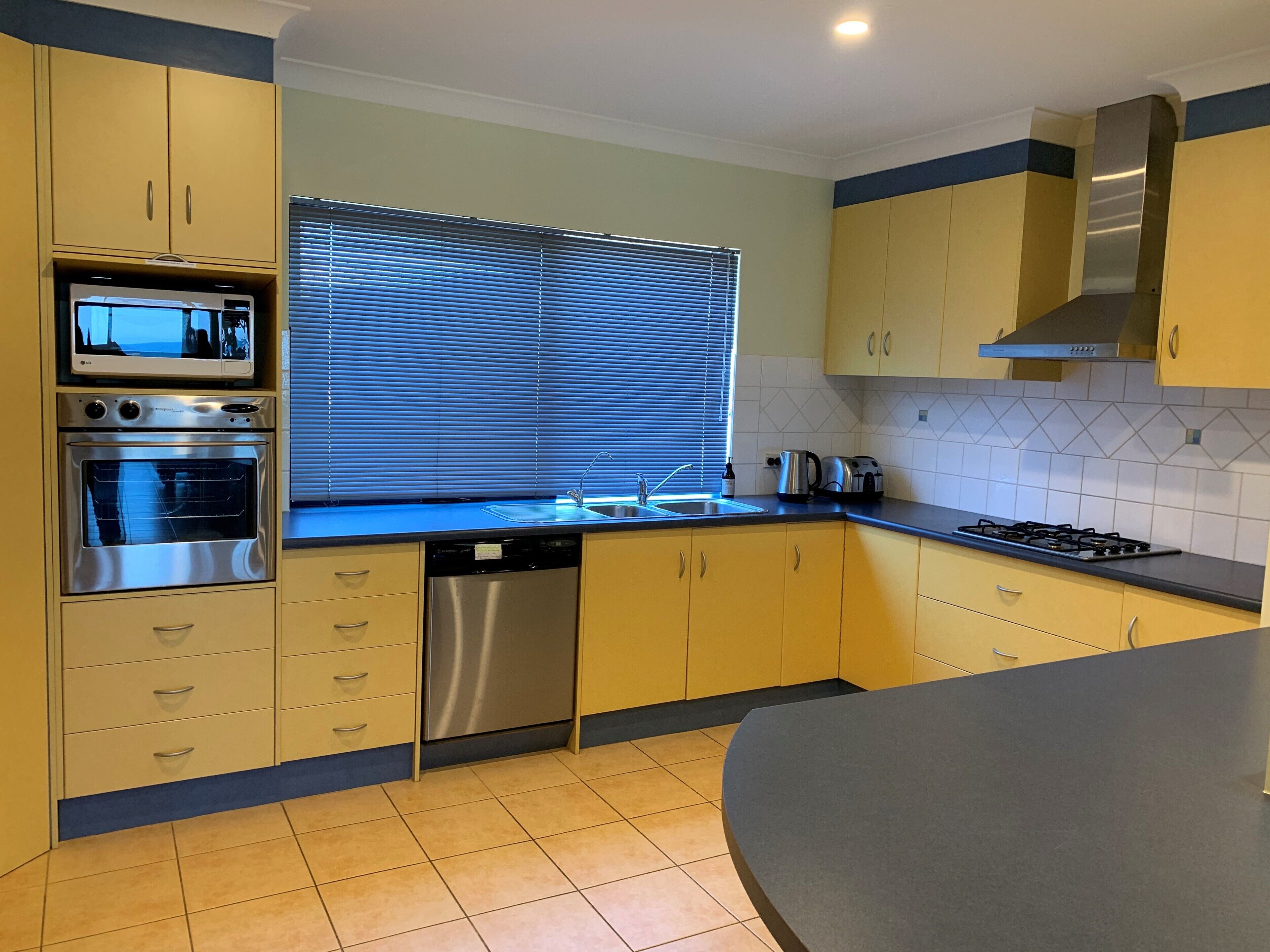 Moana Beach Apartment  - The Esplanade — image 11