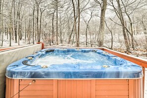 Outdoor spa tub - 112 jets hot tub, wood fireplace, A/C, sauna, strong Wi-Fi (Bushkill)