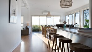 Interior - Musk Springs - Breathtaking Views with Jacuzzi and Free Wifi! (Musk)