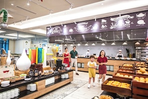 4 restaurants, breakfast, lunch served; local and international cuisine