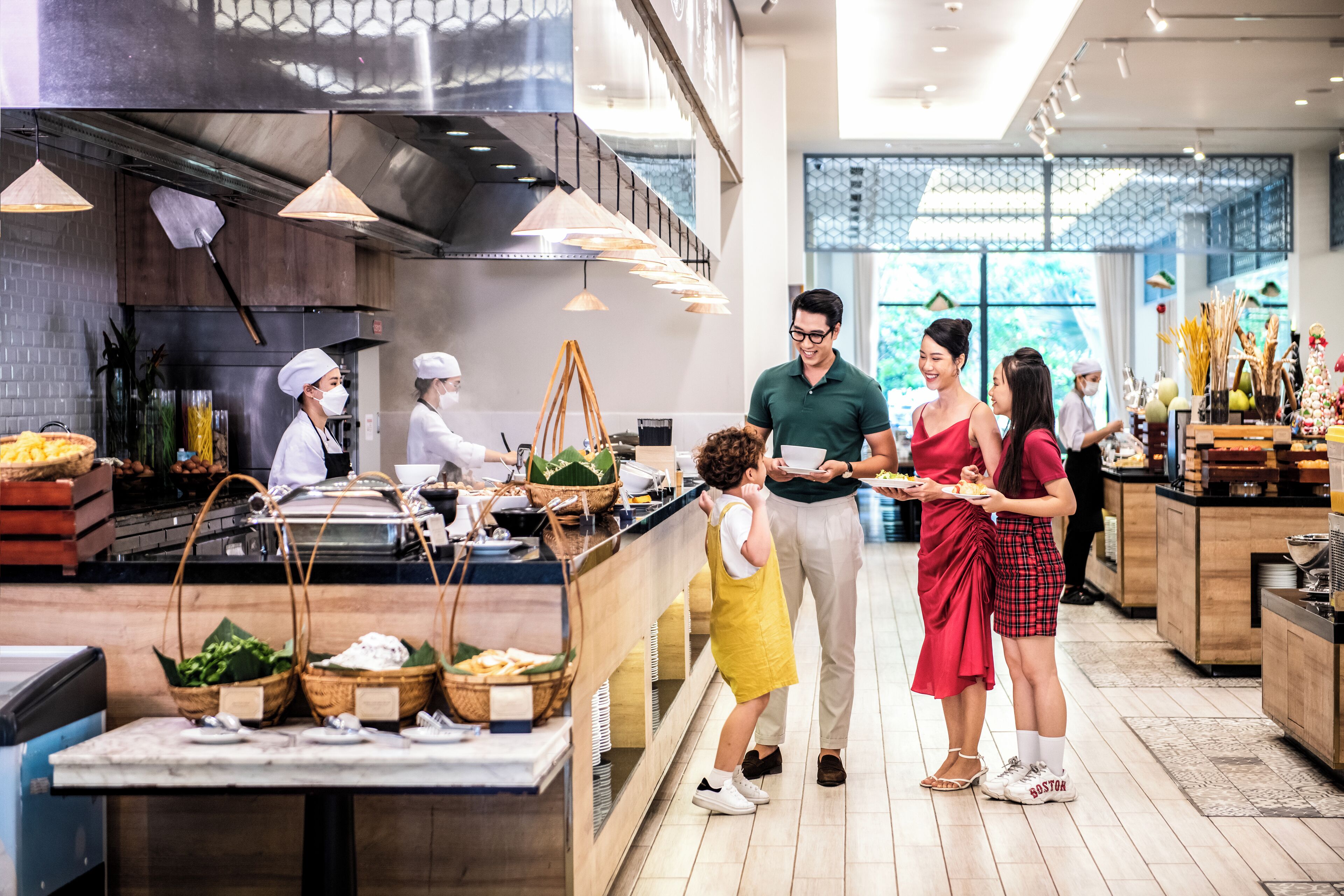 4 restaurants, breakfast, lunch served; local and international cuisine