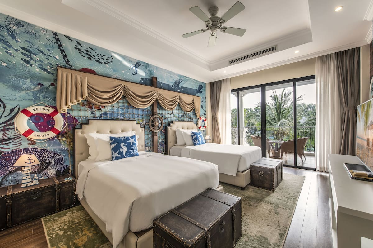 Deluxe Family Villa 4-Bedroom Nautilus | 2 bedrooms, in-room safe, desk, blackout drapes
