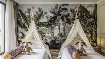 Villa Deluxe - 3 sovrum (Safari) | Värdeförvaringsskåp på rummet, skrivbord och mörkläggningsgardiner