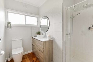 Shower, hair dryer, towels