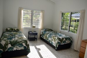 2 chambres, fer et planche à repasser, accès au Wi-Fi (inclus)