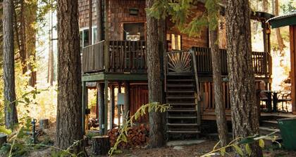 Tree House Tranquil-A-Tree Romantic Escape