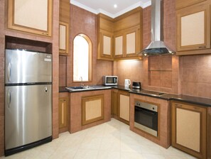 Refrigerador, microondas, horno