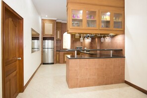 Kühlschrank, Mikrowelle, Ofen