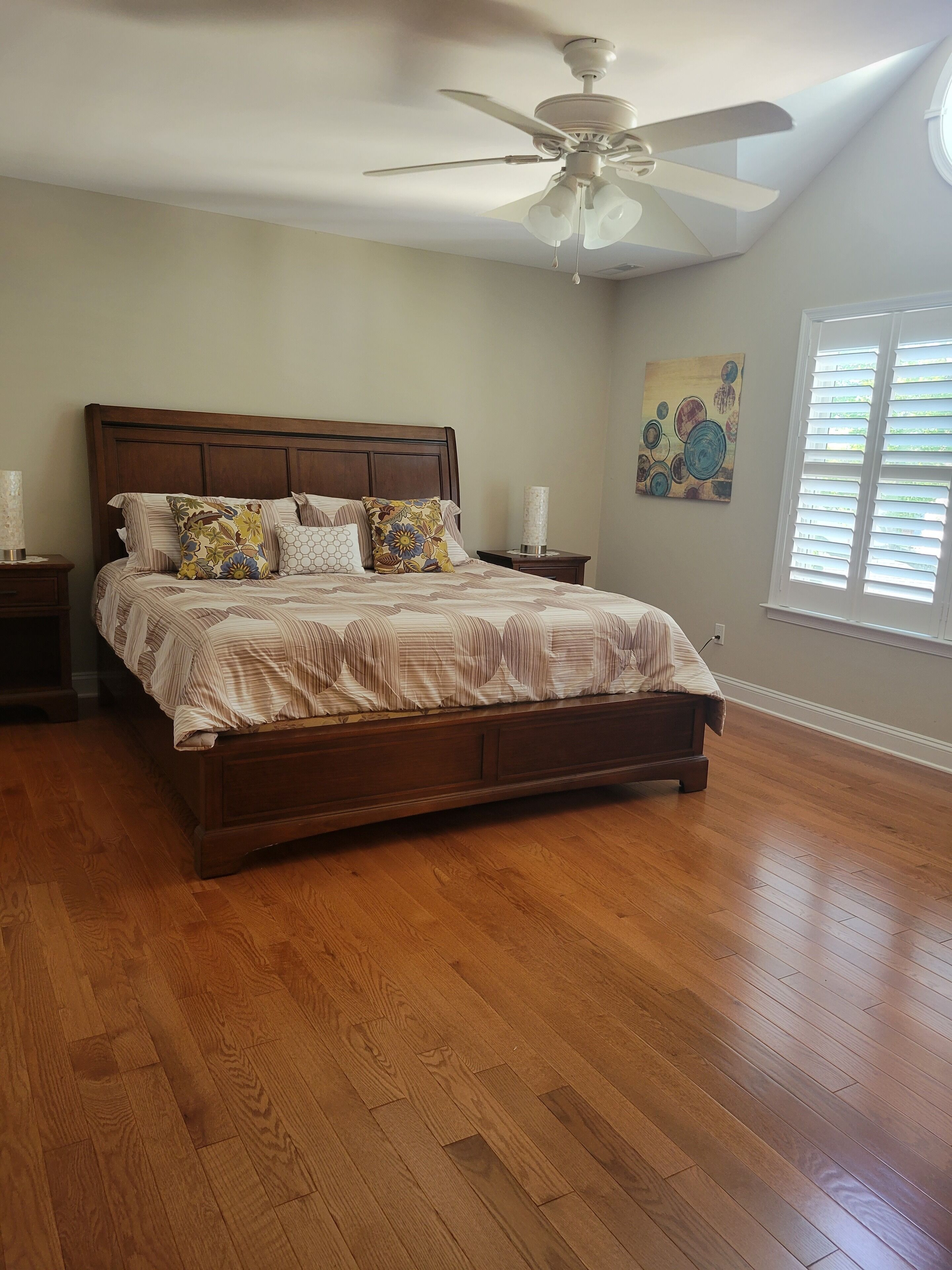 Immaculate 4 Bed, 3 1/2 Bath Home.!! Close To Town..