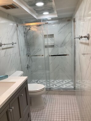 Combined shower/tub, hair dryer, towels, soap