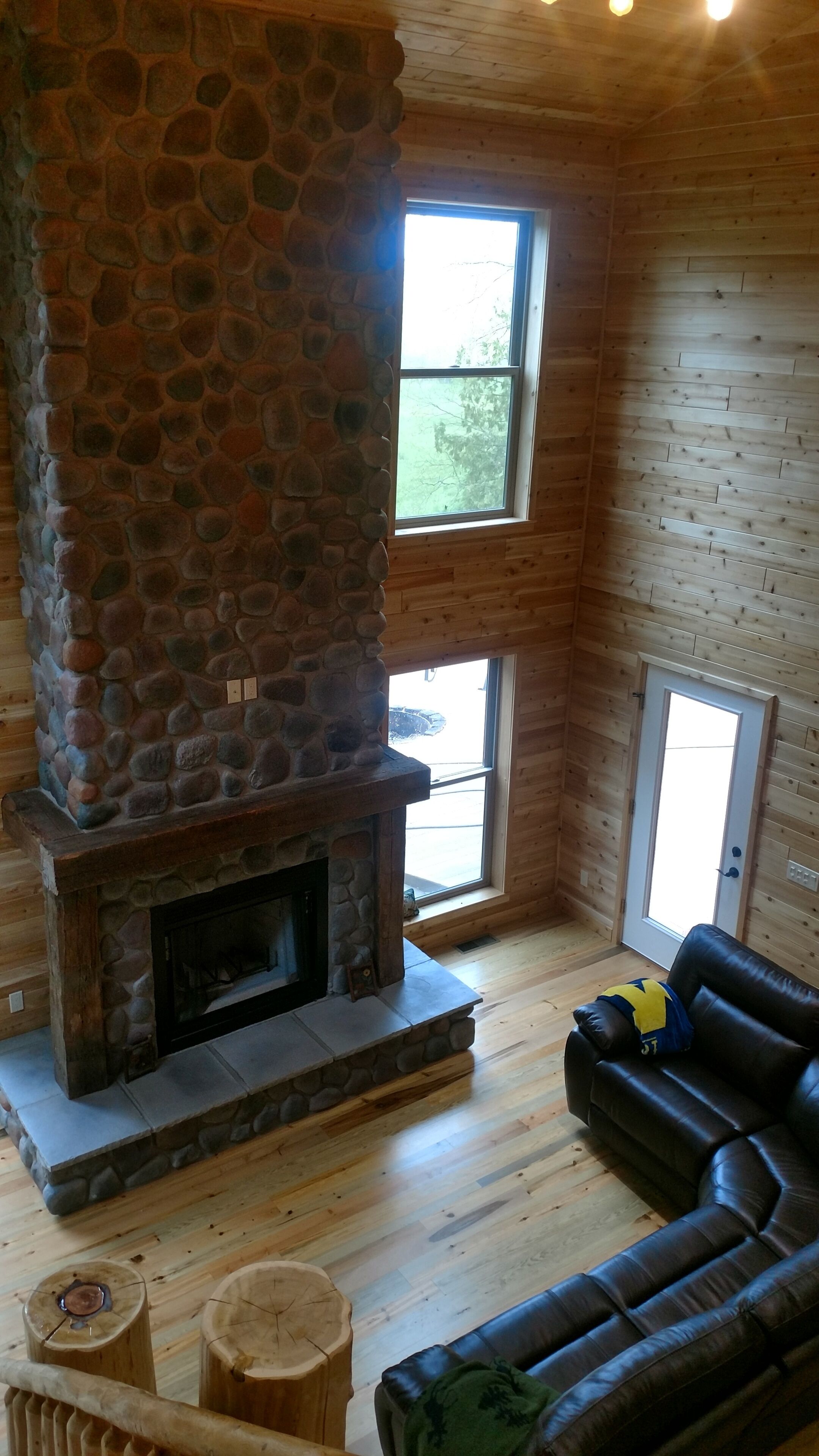 The Cabin ~ Relax ~ Year Around luxury Home w/ 4 Kayaks, 2 Canoes & Paddle Boat