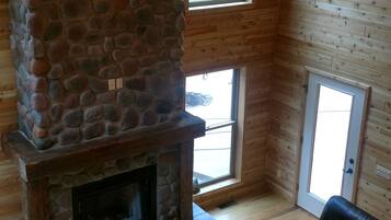 TV, fireplace, DVD player, books