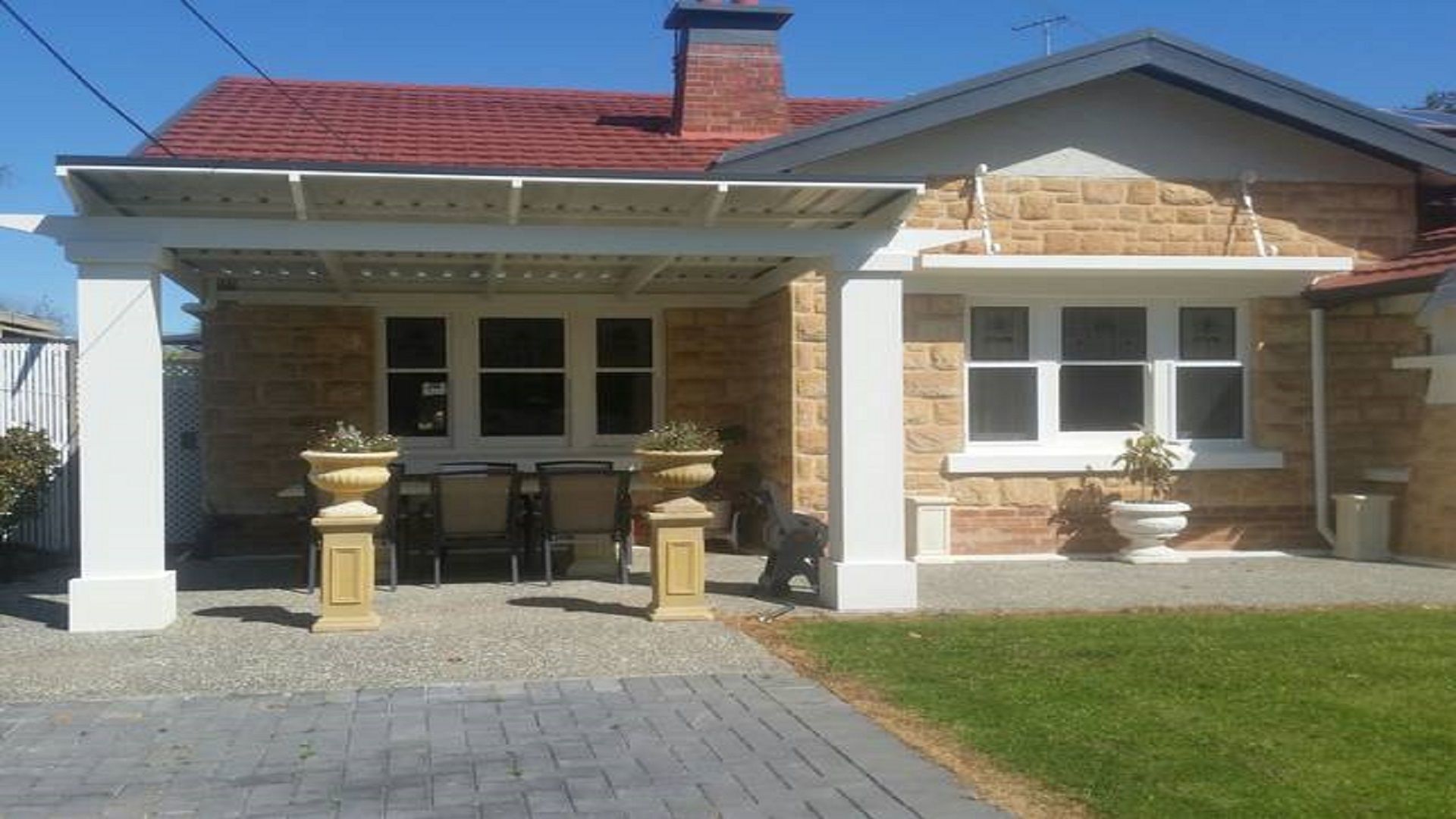 10 min to CBD passing Adelaide Oval CBD. This is a Gentlemans bungalow — image 19