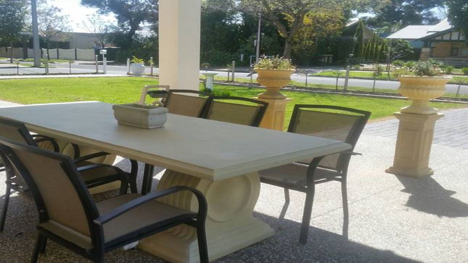 10 min to CBD passing Adelaide Oval CBD. This is a Gentlemans bungalow — image 15