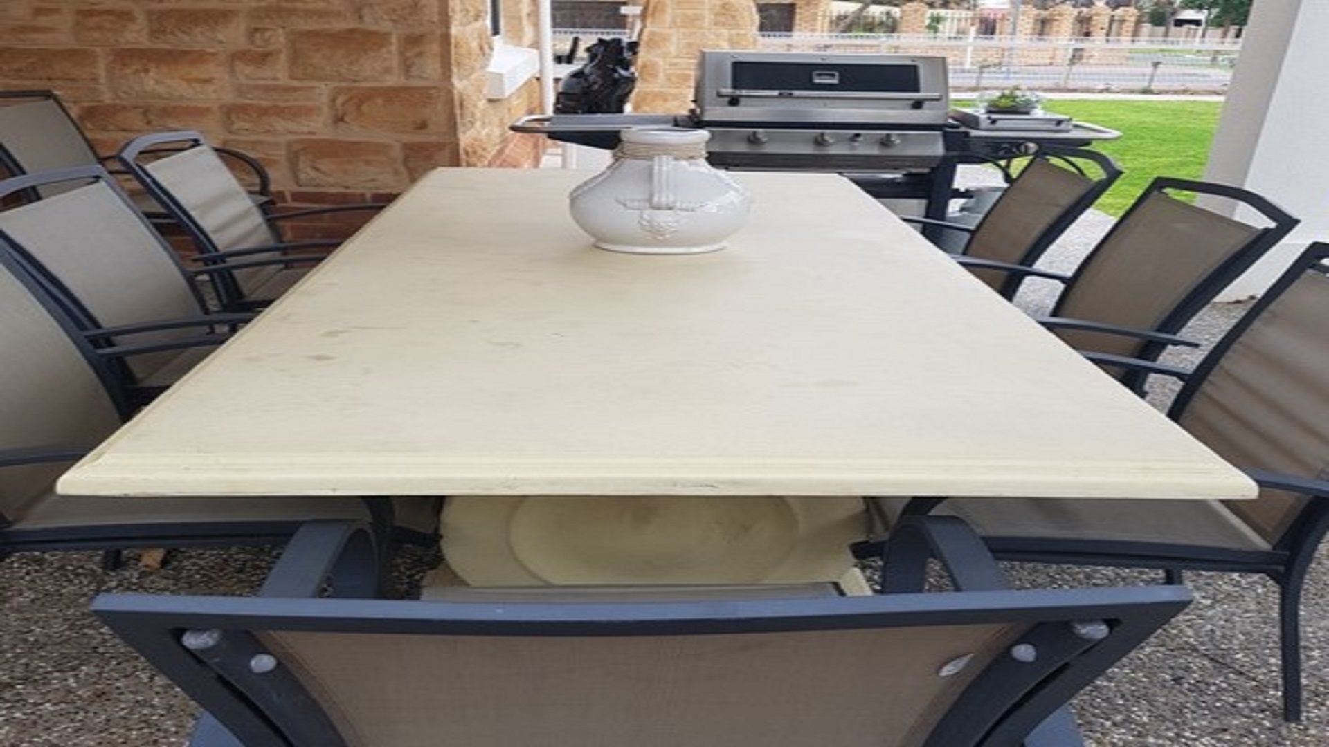 10 min to CBD passing Adelaide Oval CBD. This is a Gentlemans bungalow — image 2