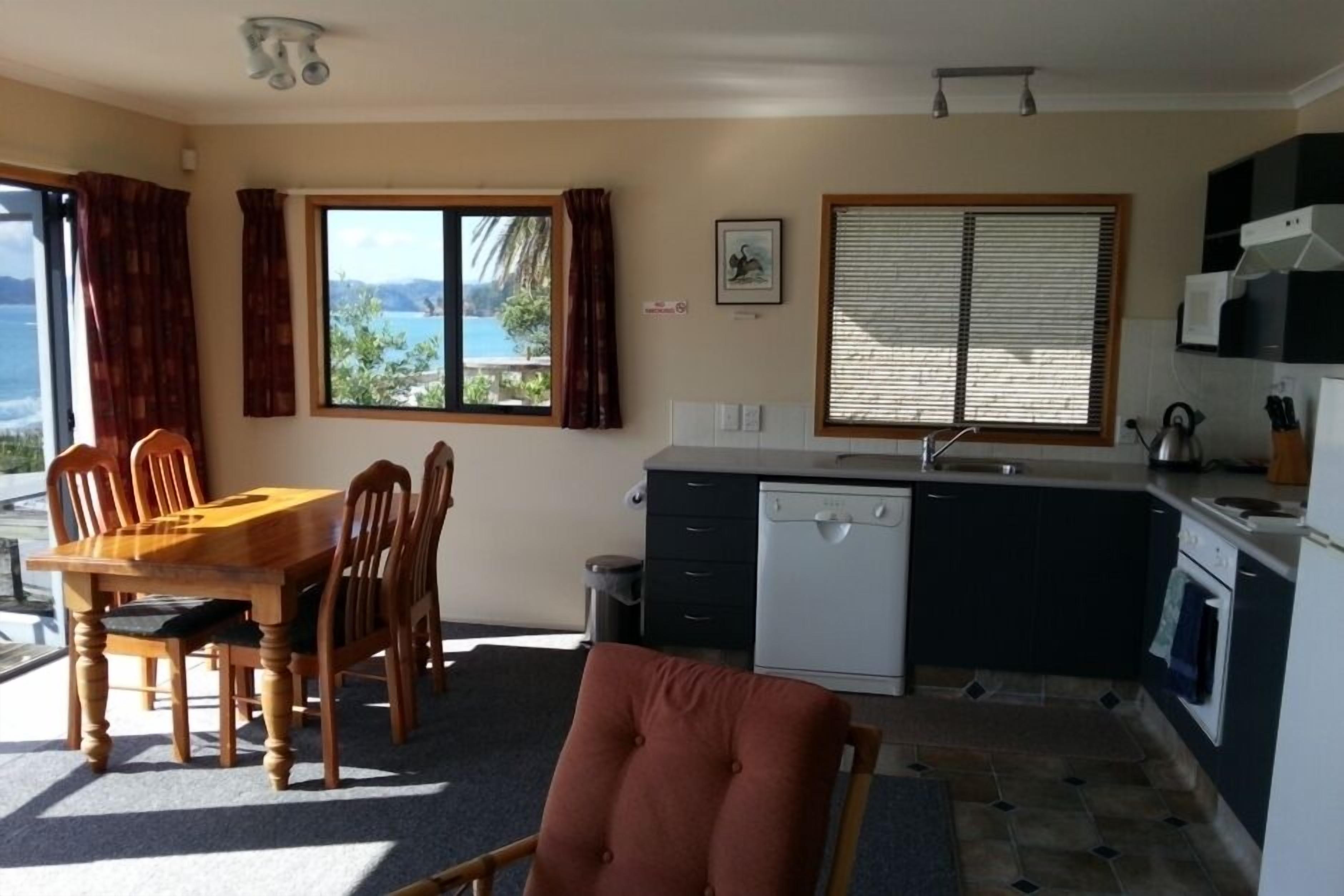 冷蔵庫、電子レンジ、オーブン、食器洗い機