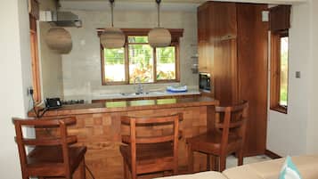 Microwave, oven, coffee/tea maker, toaster