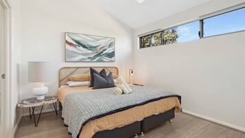 2 bedrooms, iron/ironing board, travel cot, free WiFi