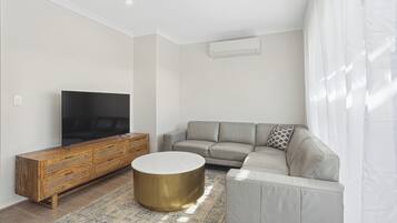 TV connectée, Netflix, livres, services de streaming