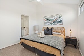 2 bedrooms, iron/ironing board, travel cot, free WiFi