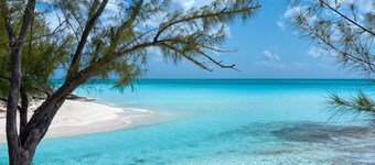 Secluded & Quiet Beachfront Home w/ Beautiful View on Lochabar Bay. Family fun!