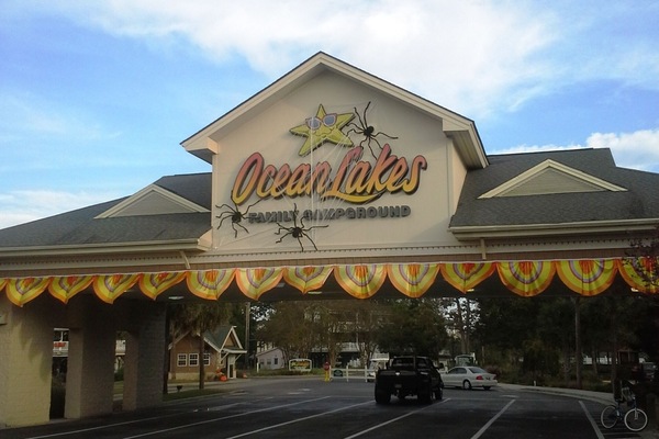 Entrance at routes (business) 17 and route 544.