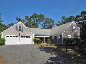 Exterior - Expansive Home by Orleans Town Landing (1086) (Orleans)