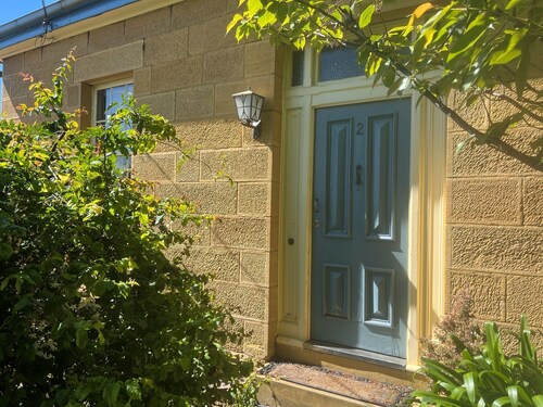 Eliza Historic Cottage close to CBD with car park