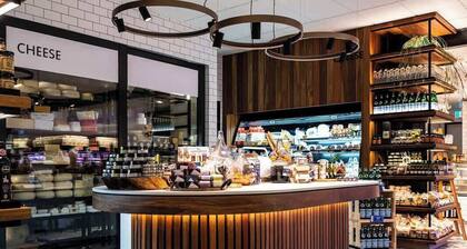 Eliza Historic Cottage close to CBD with car park