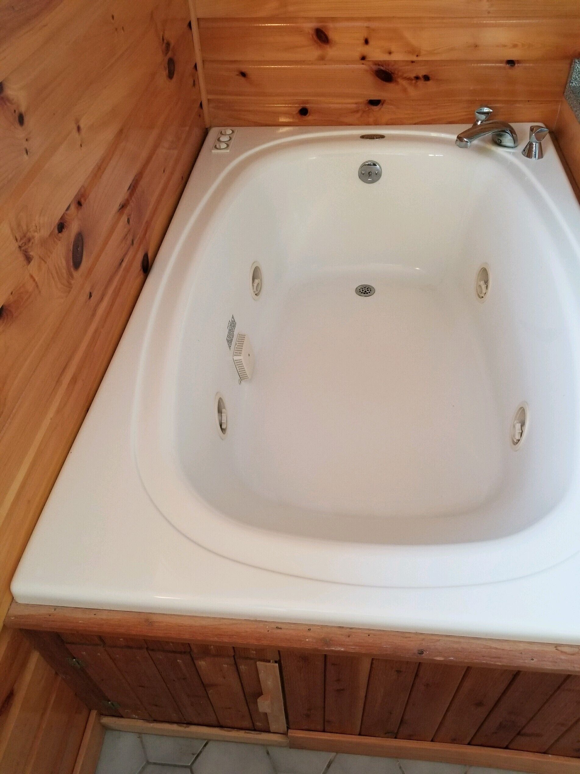 Bartlett Chalet:  eat, dine, drink, hike, shop, ski and relax!