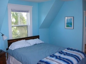 3 bedrooms, desk, iron/ironing board, free WiFi