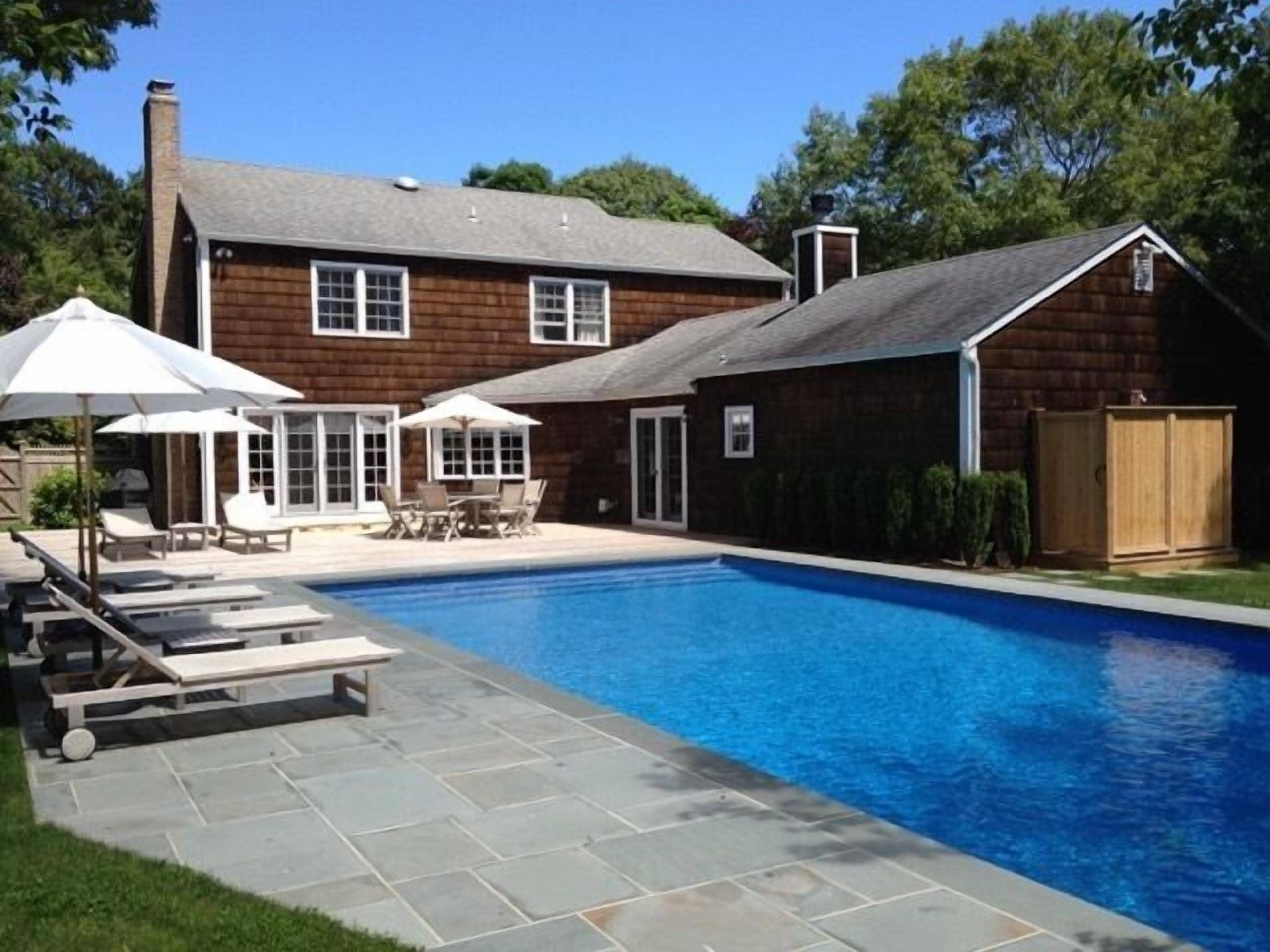 5 Bdrm, 4.5 Bath, Heated Pool, Bike to best Beach & 5 min walk to Wainscott Cntr