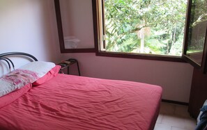 3 bedrooms, iron/ironing board, free WiFi