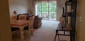 Smart-TV, DVD-Player, Kinderspielzeug, Bücher