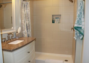 Bathtub, hair dryer, towels, soap - Breathtaking Views, Canyon Ferry Lakefront! (Helena)