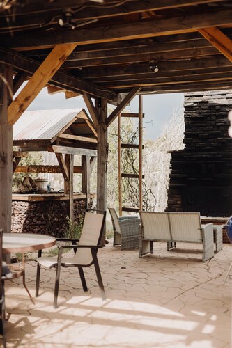 3 Bedroom, 2 Bath, Wifi, Tv, Wash And Dryer, Kitchen Stocked, Linens And Laundry