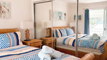 4 bedrooms, desk, iron/ironing board, travel cot