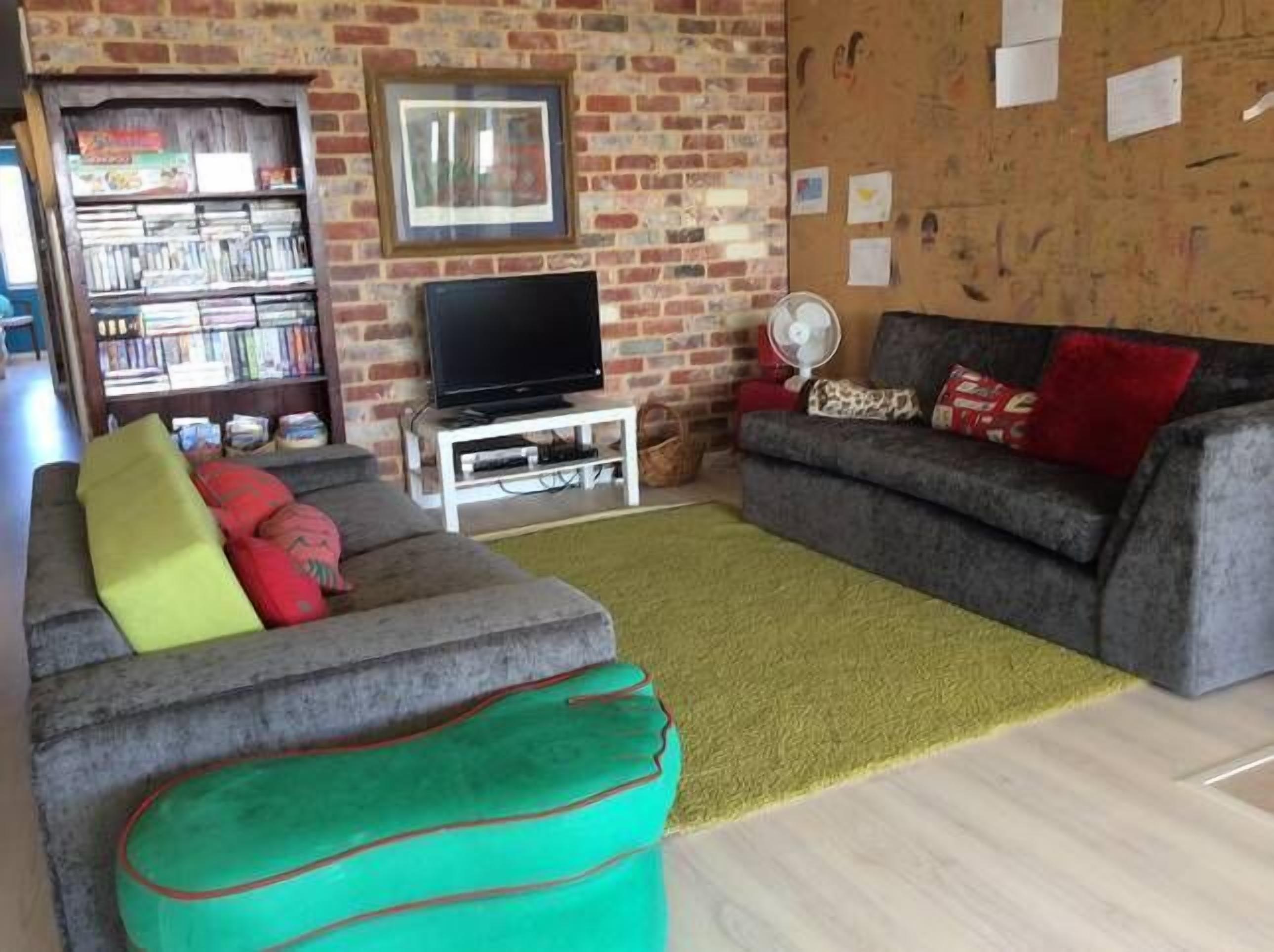 Twenty four Worthington @ GH - 4 minute walk to the beach!