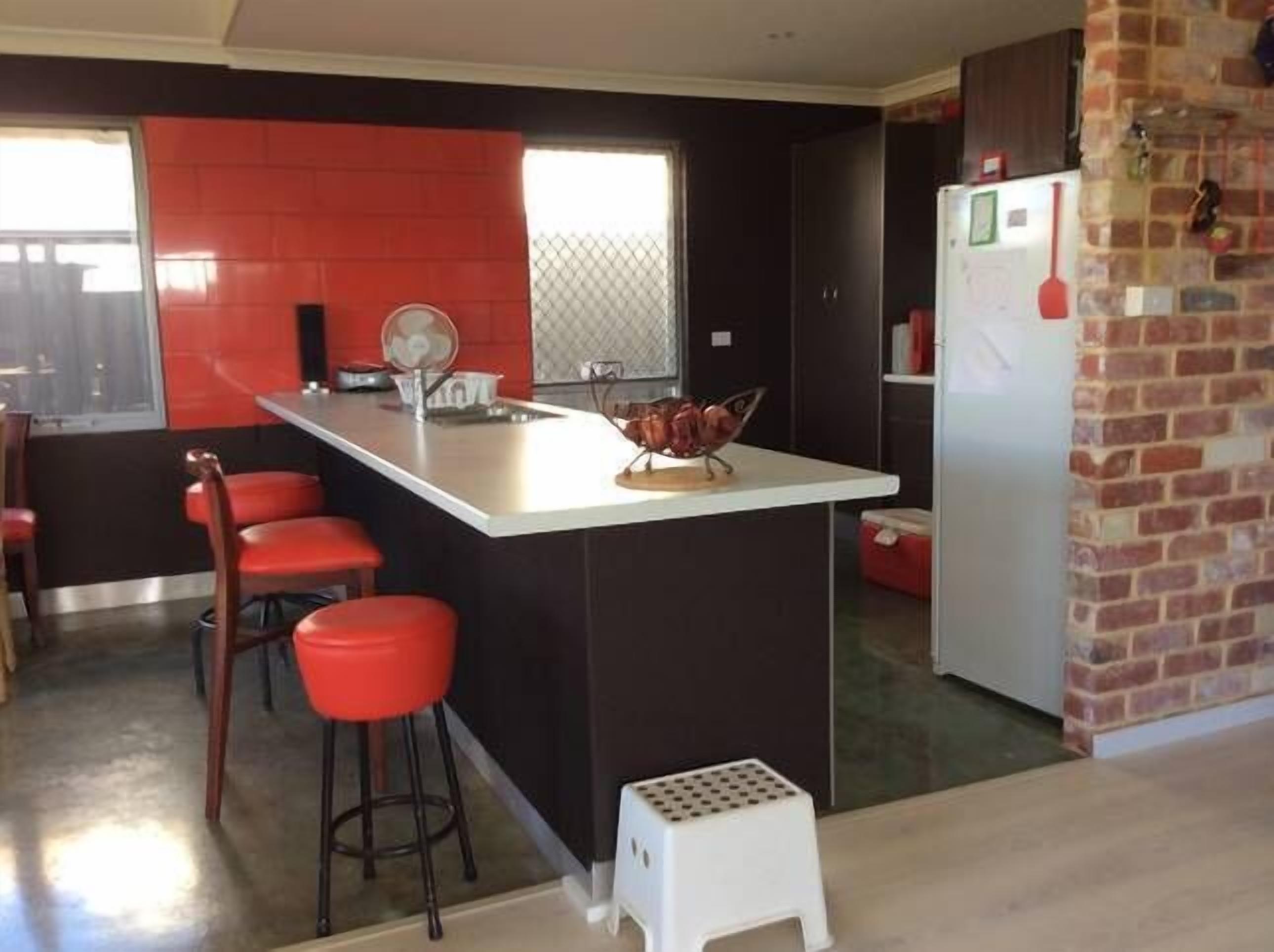 Twenty four Worthington @ GH - 4 minute walk to the beach!