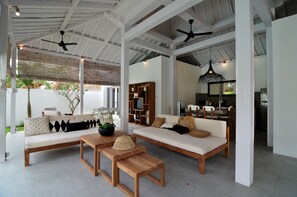 TV - Design New 4 BR Villa and Pool Seminyak (Seminyak)