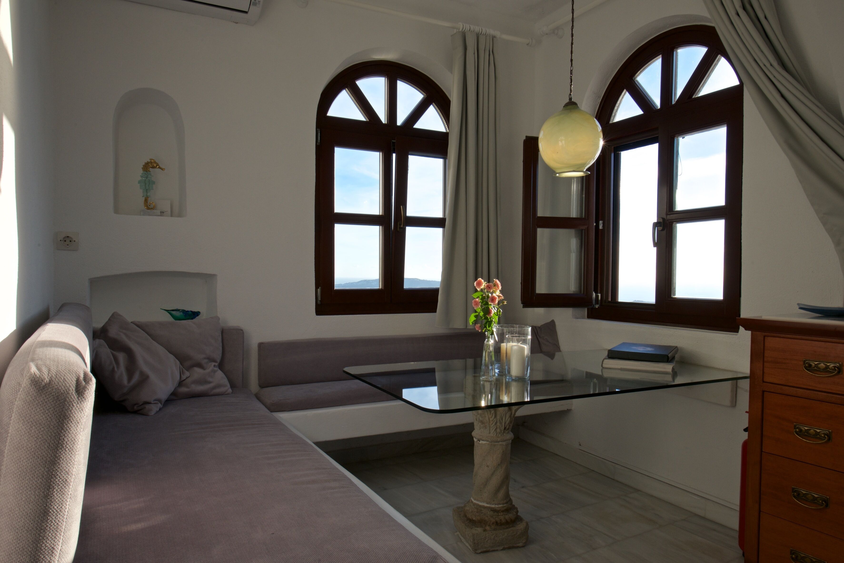 TV connectée, livres, médiathèque, chaîne hi-fi