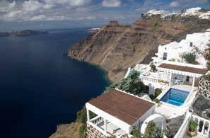 Outdoor pool - Breathtaking view, luxury, privacy, style and much more ! (Firostefani)