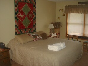 2 bedrooms, iron/ironing board, WiFi, bed sheets