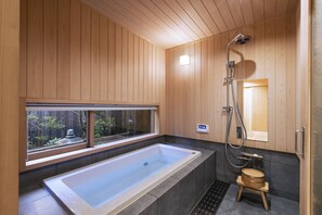Separate tub and shower, deep soaking tub, free toiletries, hair dryer