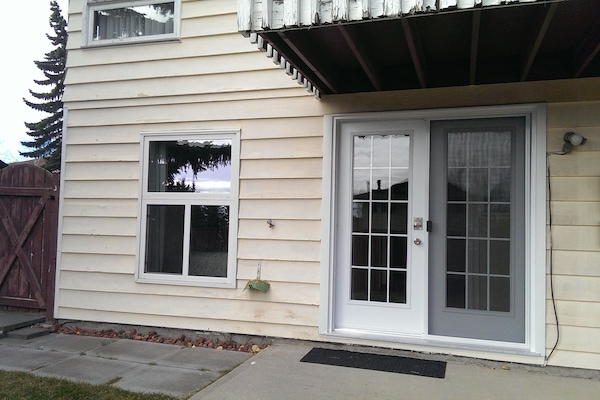 Private Entrance from fenced backyard, more convenient and safety.