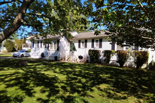 Family-Friendly. Easy Bike ride or Stroll to beach. Great Monthly Fall Rates!