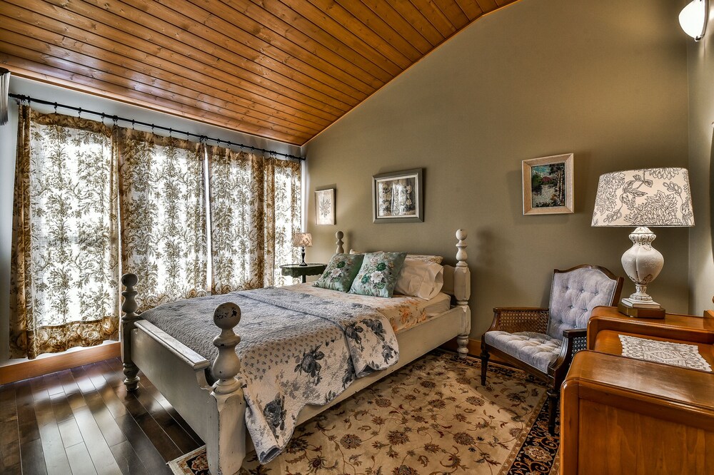 Harrison Charming Country Cottage