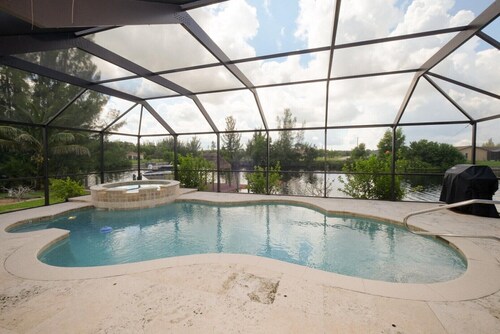 Waterfront Villa Cortona, Pool/Spa, Games, Pool Table, 4 Bedroom, Sleeps 8